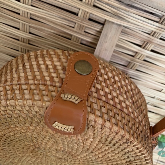 Rattan crossbody bag - Picture 2 of 8